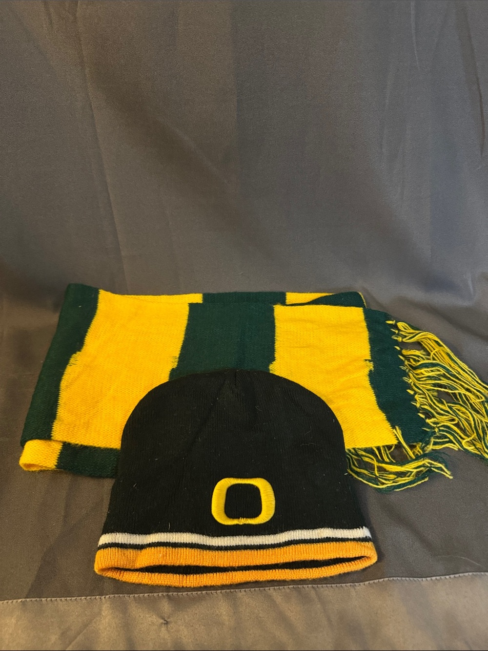 Source Unknown Black Beanie with Yellow Oregon Accent and Green/Yellow Scarf